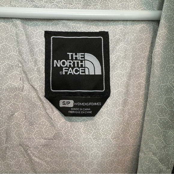 SOLD! The North Face Women's Black Venture Rain Jacket - Size S - Picture 5 of 6